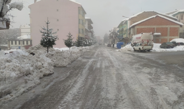 Karabük'te binaların çatılarında sarkıtlar oluştu