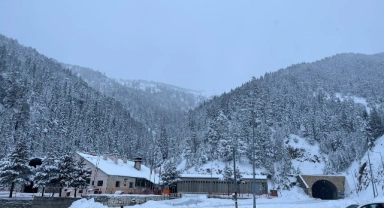 Karadeniz'de kar esareti! Köy yolları kapandı