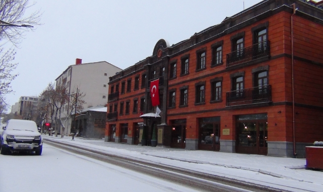 Kars beyaza bürüdü