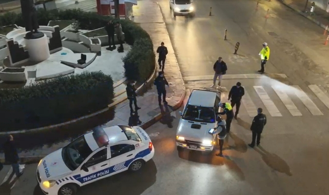 Keşan'da "şok" uygulama: 2 şüphelinin üzerinden uyuşturucu ele geçirildi