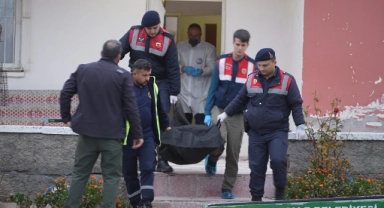 Kırıkkale'de şizofren hastası eniştesini öldürdü, annesini ağır yaraladı