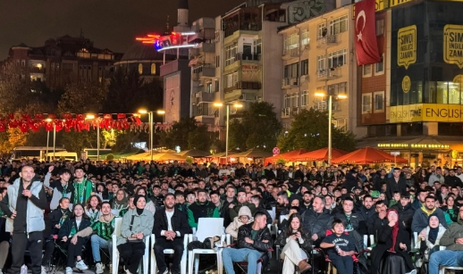 Kocaelispor taraftarları dev ekran başında coştu