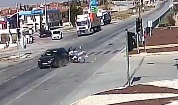 Konya'da motosiklet ve otomobilin çarpıştığı kazada 1 kişi yaralandı