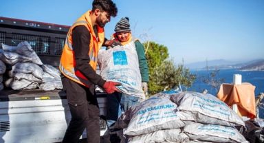 Kuşadası Belediyesi'nin kış malzemeleri yardımı