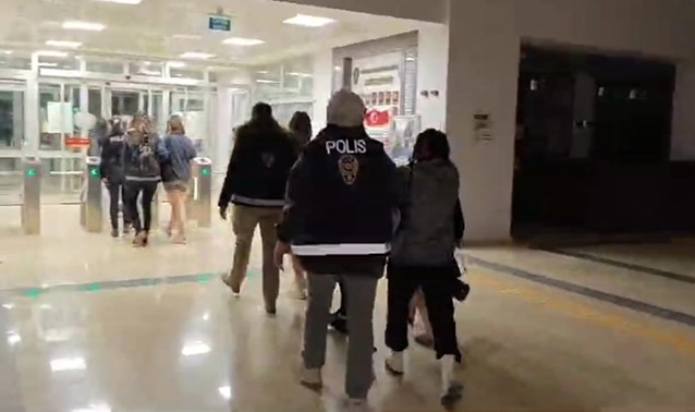Kütahya'da fuhuş operasyonunda 9 kişi gözaltına alındı   