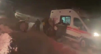 Malatya'da kar yağışı sonrası dağda mahsur kalan 2 çoban ve 16 araç kurtarıldı