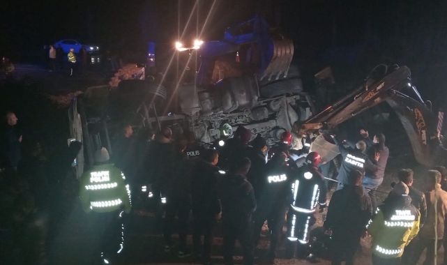 Kazaya müdahale eden trafik polislerine tır çarptı: Bir polis şehit oldu