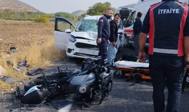 Mardin’de hafif ticari araç ile motosiklet çarpıştı 