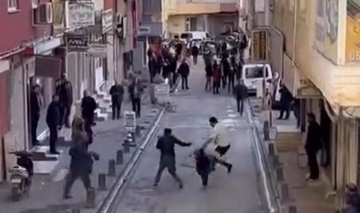 Mardin'de sokak ortasında sopalı kavga: 4 yaralı
