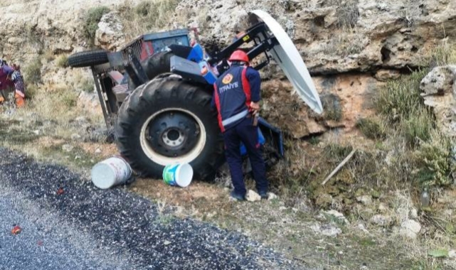 Mardin'de traktör, kayalara çarptı: 1 yaralı