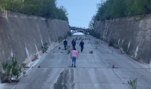 Motosiklet ile otomobil çarpıştı