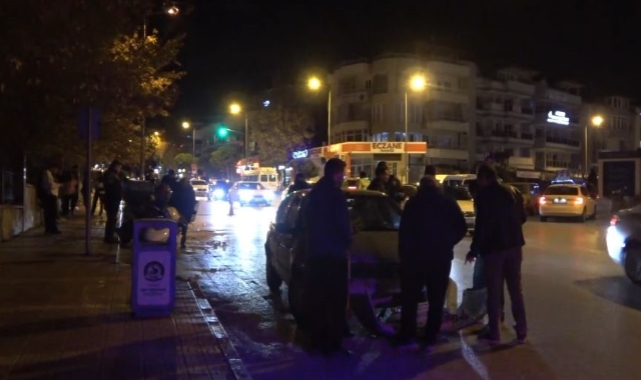 Motosiklet ve otomobil kafa kafaya çarpıştı!