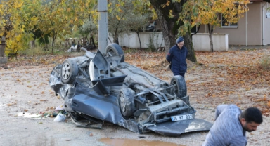 Muğla'da bir otomobil kağıt gibi ezildi: 3 yaralı