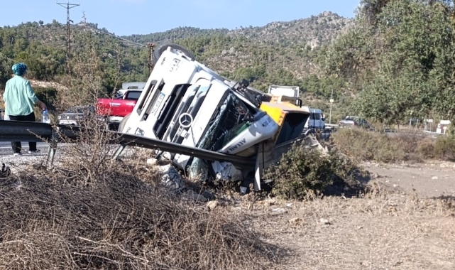 Muğla'da tır devrildi: 1 yaralı