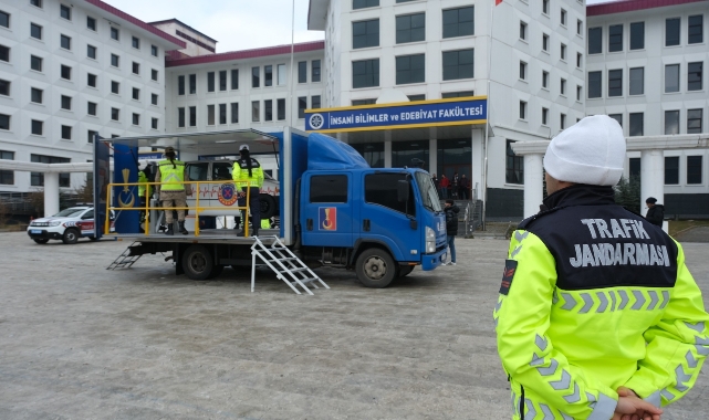 Öğrencilere simülasyonla emniyet kemeri farkındalığı