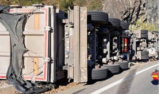 Ordu’da devrilen TIR'ın altında kalan sürücü öldü