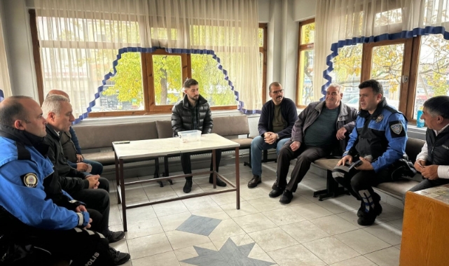 Polisler taksi şoförlerini sahte para hakkında bilgilendirdi
