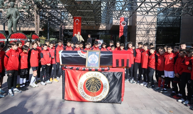 'Rüzgarın Oğlu' lakaplı Zeynel Soyuer son yolculuğuna uğurlandı