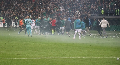 Sakaryaspor - Kocaelispor maçında ortalık karıştı