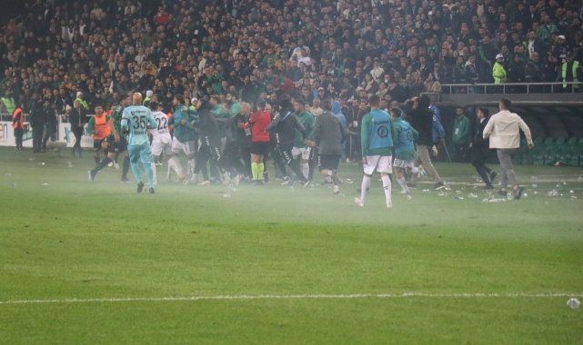 Sakaryaspor - Kocaelispor maçında ortalık karıştı