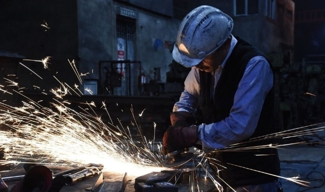 Sanayi üretimi yıllık azaldı