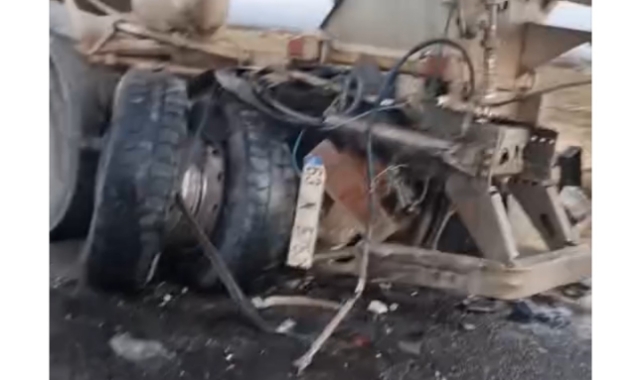Şanlıurfa’da beton mikseri ile dolmuş çarpıştı: 2 yaralı