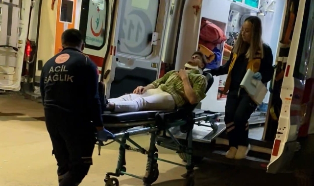 Scooter sürücüsü otomobilin açılan kapısına çarparak yaralandı