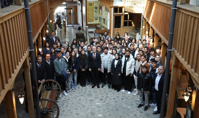 Şehre yeni gelen üniversite öğrencileri İnegöl'ü tanıyor