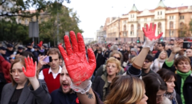 Sırbistan’da tren istasyonu kazasına protesto!