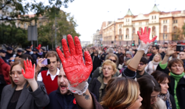 Sırbistan’da tren istasyonu kazasına protesto!