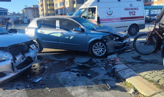 Sivas’ta 3 aracın karıştığı kazada 3 kişi yaralandı