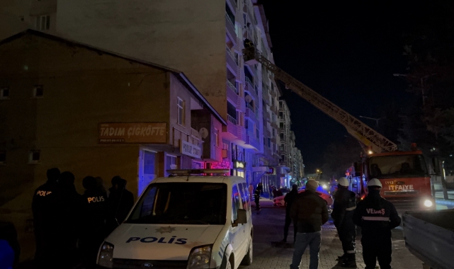 Tatvan'da korkutan çatı yangını 