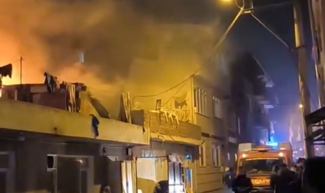 Tek katlı ev alev alev yandı