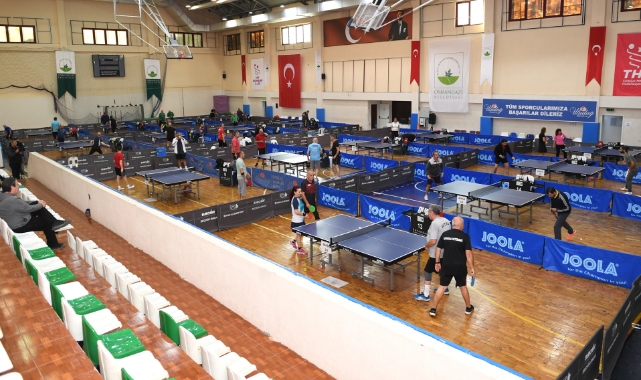 Ulusal Bursa Veteran Masa Tenisi Turnuvası başladı