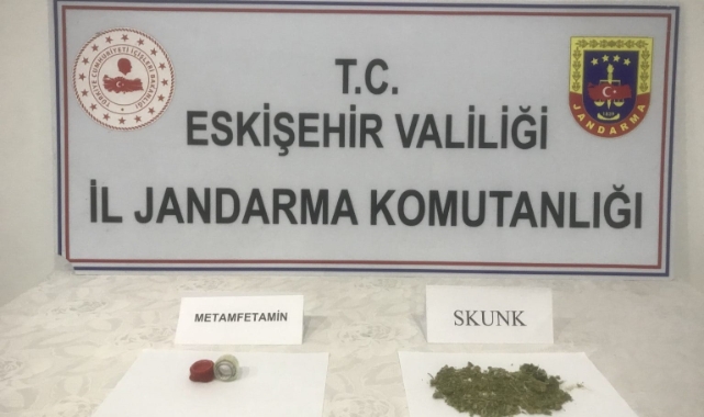 Uyuşturucu ticareti yapan 2 kişi yakalandı   