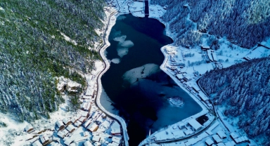 Uzungöl'de kartpostallık kış manzarası