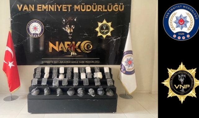 Van'da bir otomobilde 26 kilo 800 gram uyuşturucu ele geçirildi   
