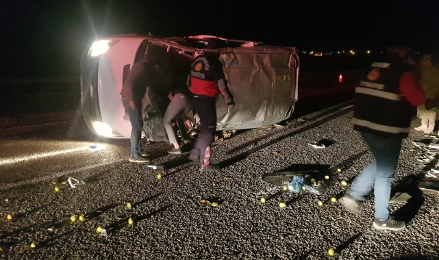 Van'da minibüs takla attı: 3 yaralı   