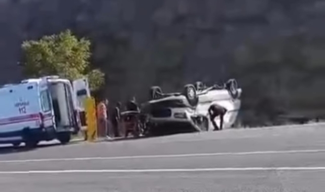 Van - Erciş karayolunda minibüs takla attı! 3 yaralı