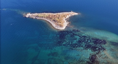 Van Gölü'nün sırları su çekildikçe ortaya çıkıyor