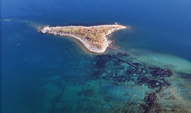 Van Gölü'nün sırları su çekildikçe ortaya çıkıyor