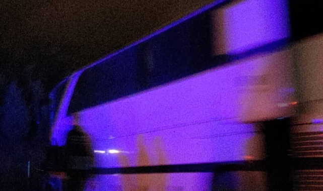 Yalova'da işçi servisi kontrolden çıkarak bariyerlere çarptı: 11 yaralı