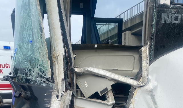 Yalova'da midibüs viyadük ayağına çarptı: 1 yaralı