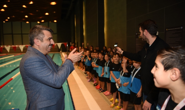 Yıldırımlı yüzücüler yarışlara damga vurdu