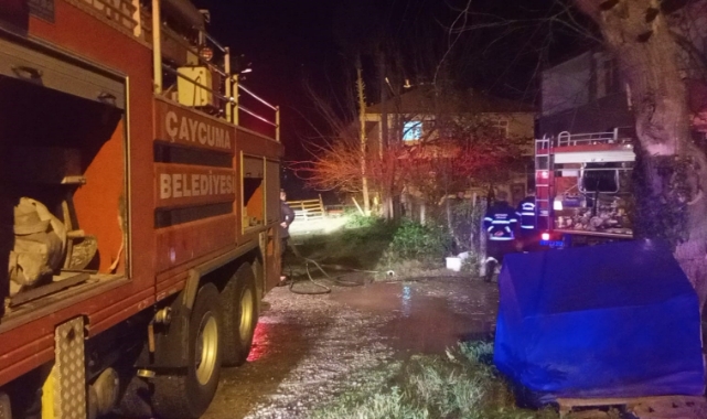 Zonguldak’ta samanlıkta başlayan yangın eve sıçradı! 5 kişi dumandan etkilendi