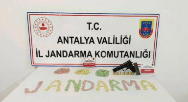 1600 sentetik hap otomobilin koltuğundan çıktı
