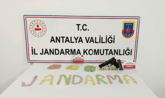 1600 sentetik hap otomobilin koltuğundan çıktı