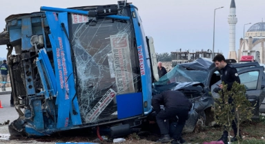 Adana'da cip ile yolcu midibüsü çarpıştı: 7 yaralı