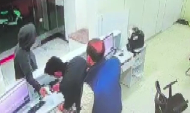 Adana’da döviz bürosunda silahlı soygun! Çalışanı rehin aldı