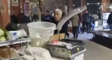 Adana'da tezgahına el konulan "Yılancı Osman" ortalığı birbirine kattı